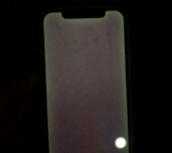 丹巴苹果手机维修分享苹果客服回应 iPhone 12 屏幕“发绿”问题 